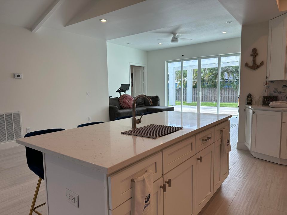 Active With Contract: $3,750 (3 beds, 2 baths, 2915 Square Feet)