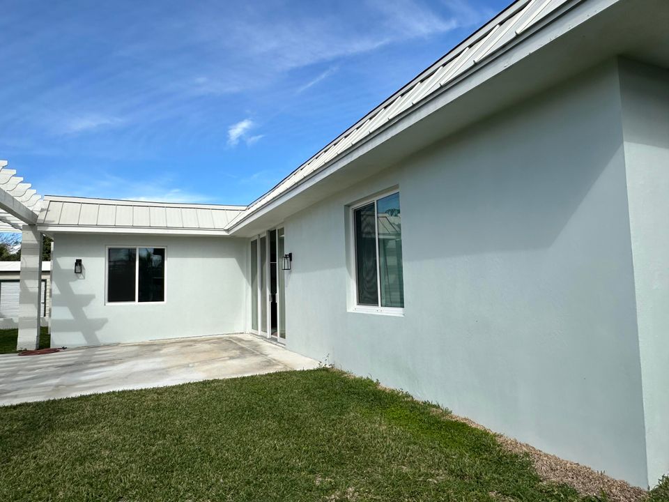 Active With Contract: $3,750 (3 beds, 2 baths, 2915 Square Feet)