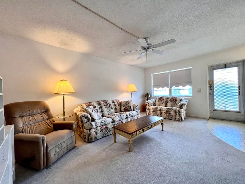 Active With Contract: $103,000 (2 beds, 1 baths, 798 Square Feet)