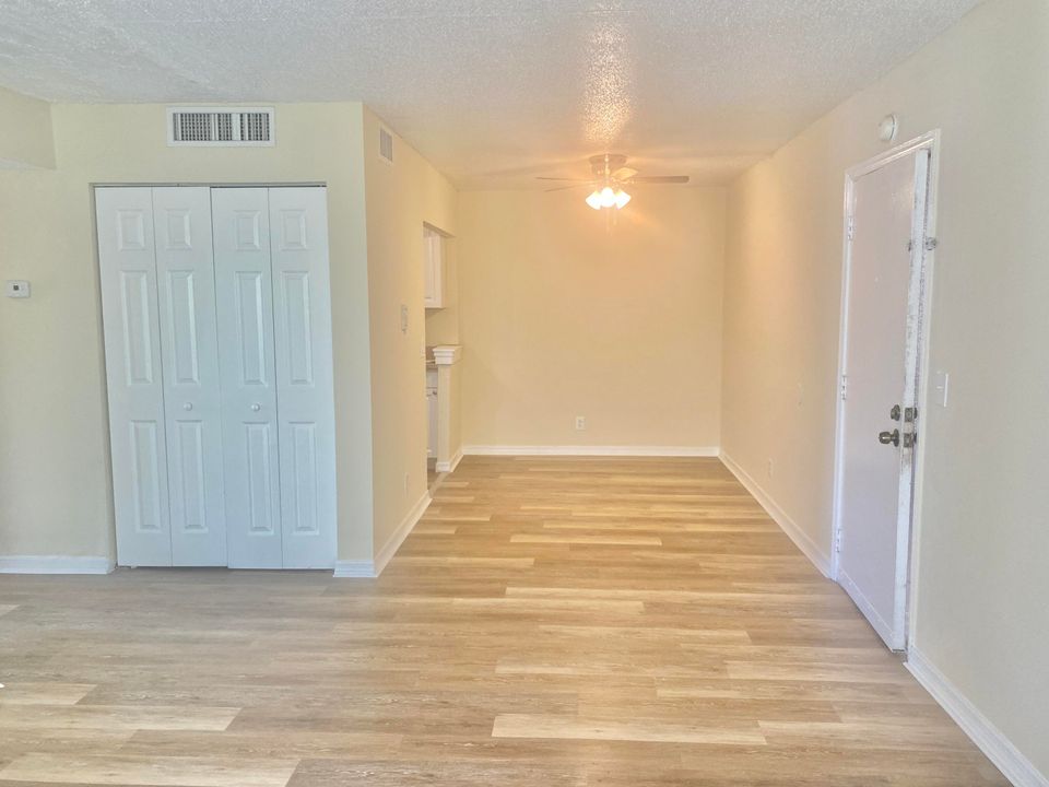 Recently Rented: $1,750 (2 beds, 2 baths, 924 Square Feet)