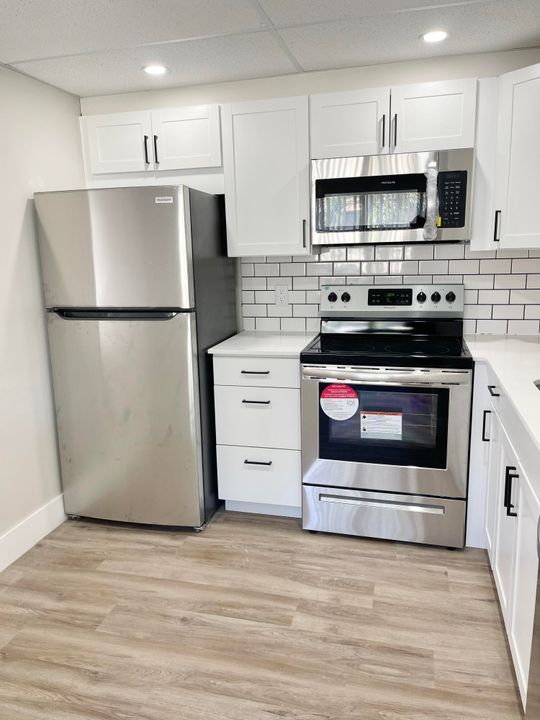 For Sale: $107,500 (1 beds, 1 baths, 760 Square Feet)