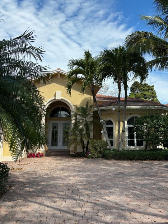 Recently Sold: $2,000,000 (3 beds, 3 baths, 3172 Square Feet)