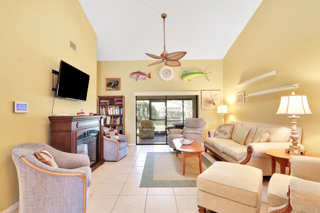 Active With Contract: $369,900 (2 beds, 2 baths, 1306 Square Feet)