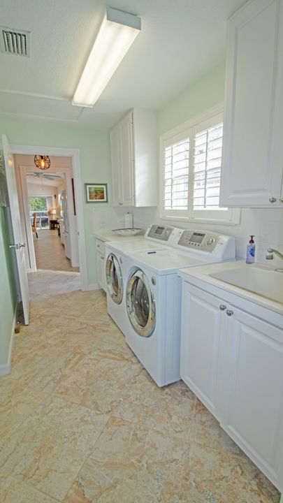 Active With Contract: $465,900 (2 beds, 2 baths, 1528 Square Feet)