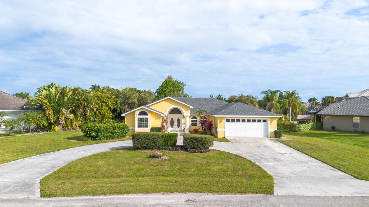 For Sale: $399,000 (3 beds, 2 baths, 2004 Square Feet)
