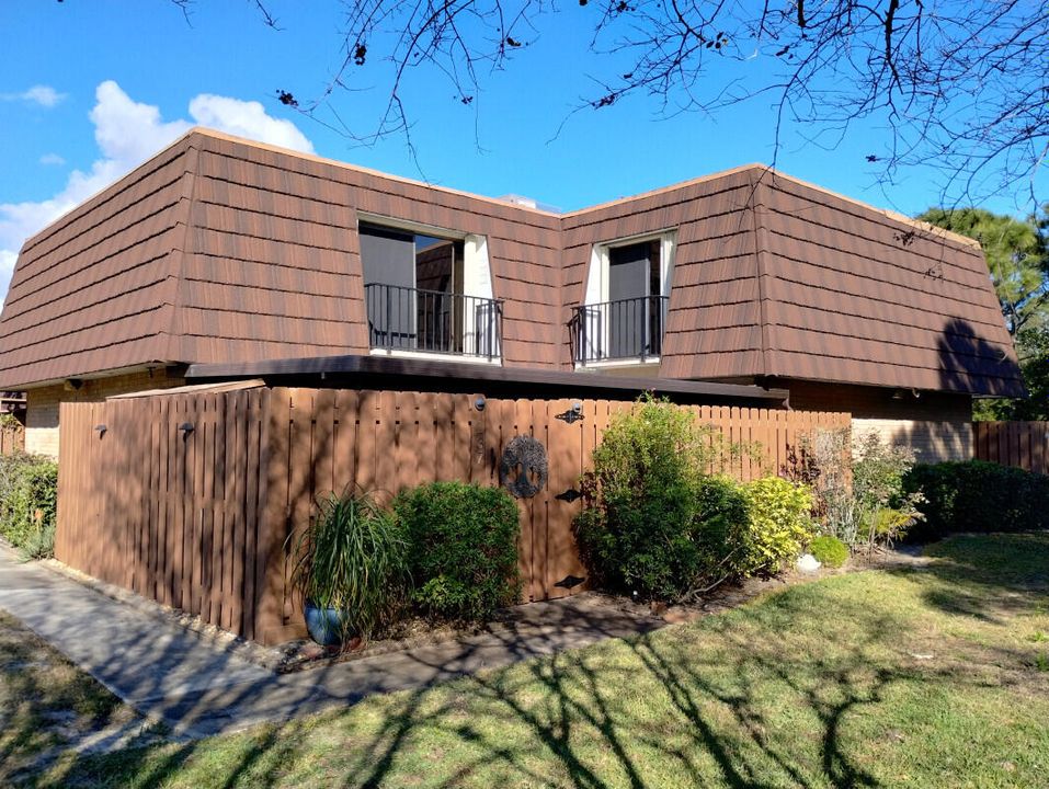 Vendido Recientemente: $329,000 (2 camas, 2 baños, 1288 Pies cuadrados)