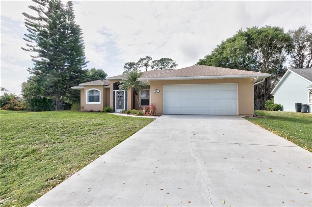 Recently Sold: $429,000 (3 beds, 2 baths, 1513 Square Feet)