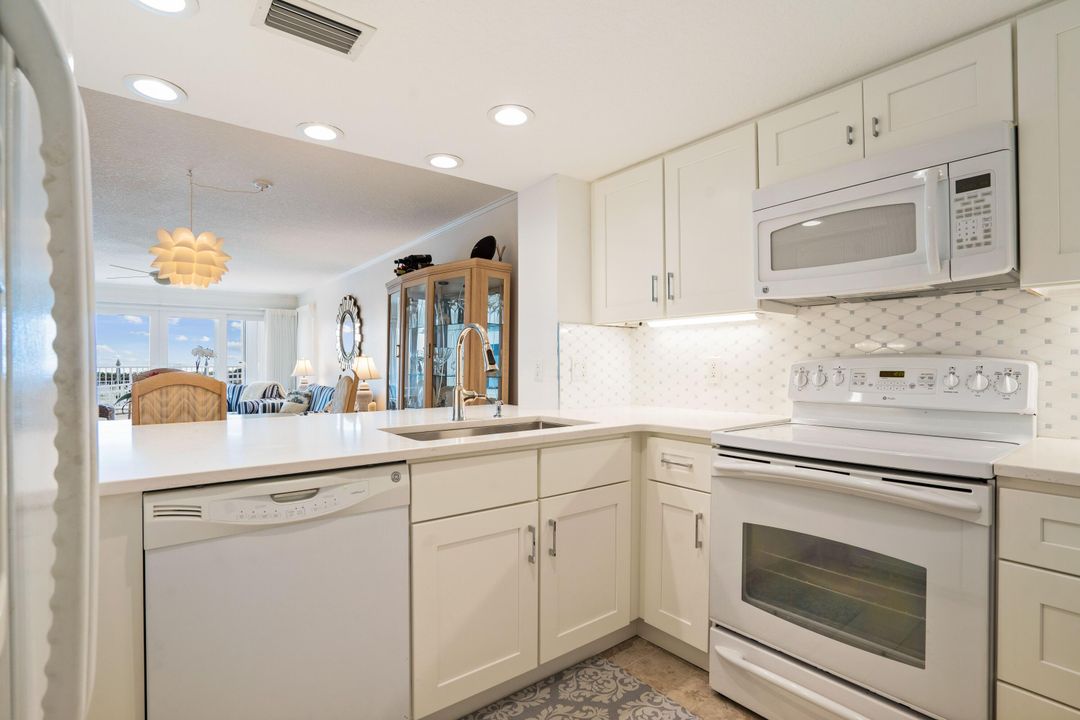 For Sale: $1,095,000 (3 beds, 2 baths, 1150 Square Feet)