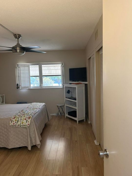 For Sale: $105,000 (1 beds, 1 baths, 632 Square Feet)
