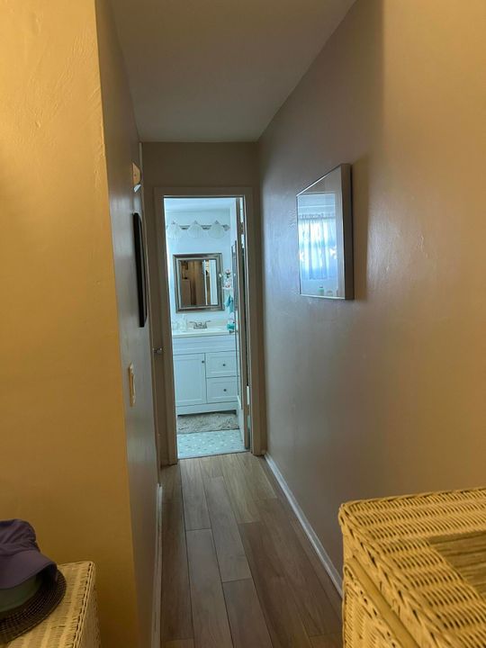 For Sale: $105,000 (1 beds, 1 baths, 632 Square Feet)