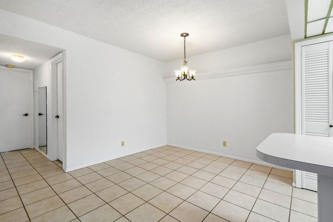 For Sale: $174,900 (2 beds, 2 baths, 978 Square Feet)