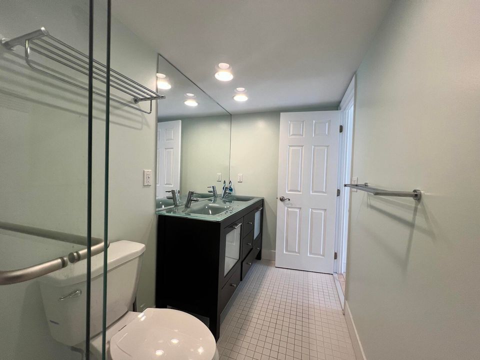 Active With Contract: $7,000 (2 beds, 2 baths, 1224 Square Feet)