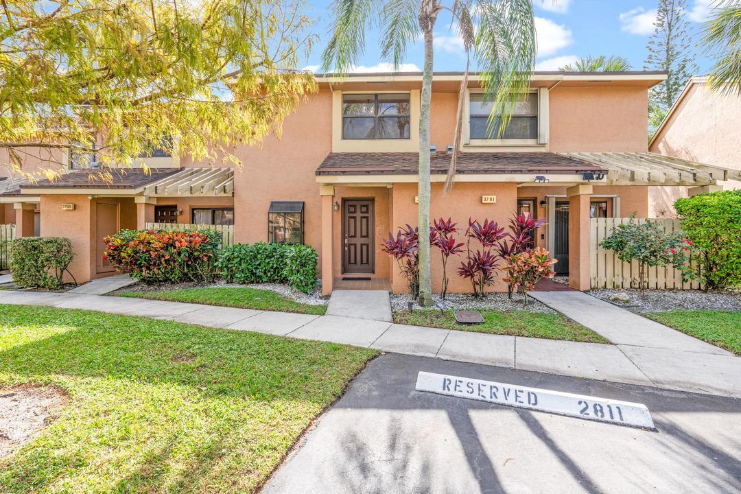 Active With Contract: $2,800 (2 beds, 2 baths, 1406 Square Feet)