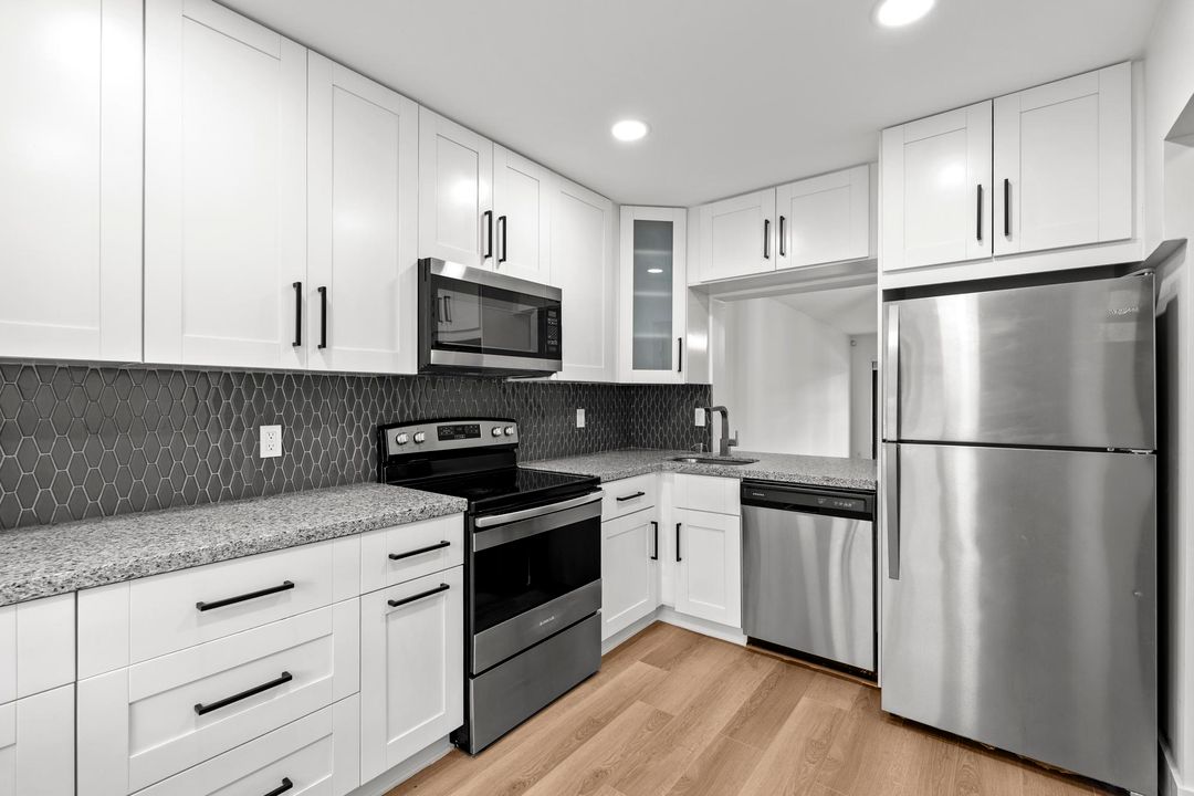 Active With Contract: $2,800 (2 beds, 2 baths, 1406 Square Feet)