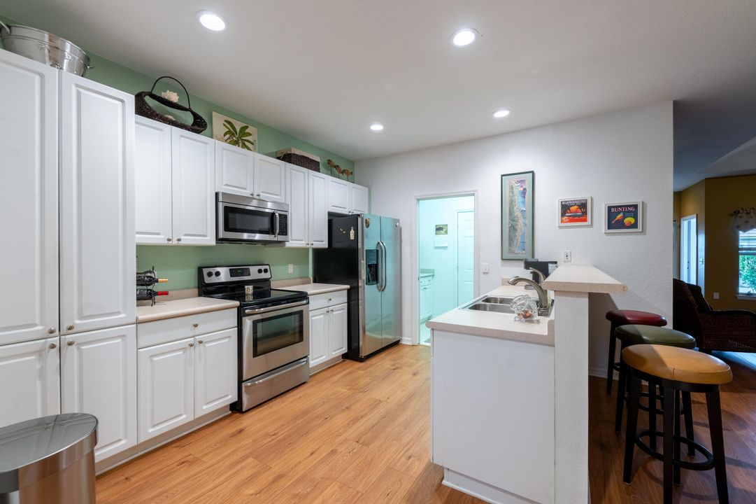 Active With Contract: $269,900 (2 beds, 2 baths, 1330 Square Feet)