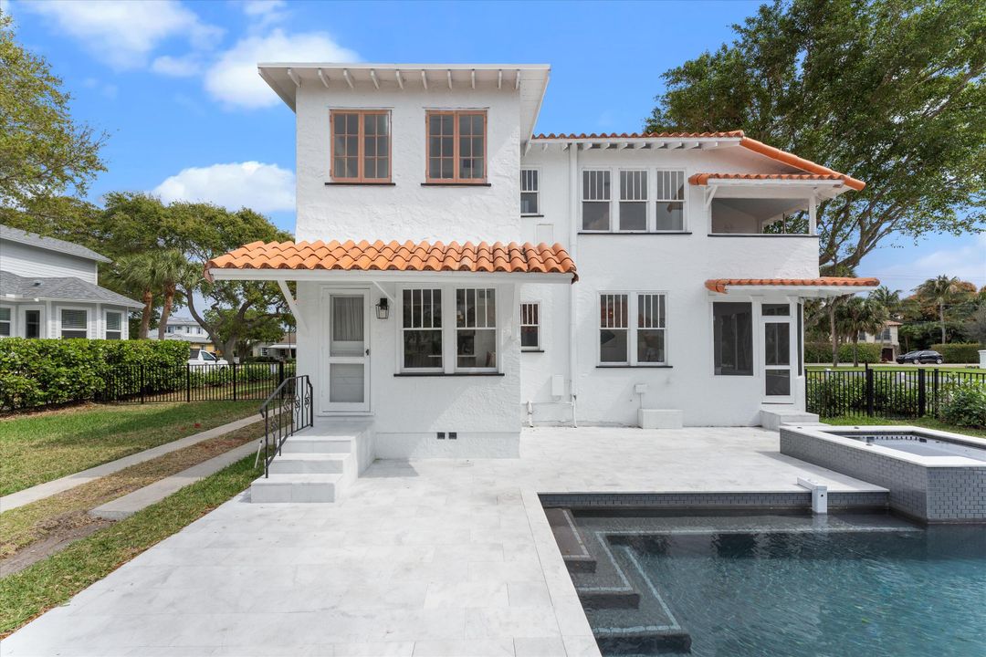 Active With Contract: $2,950,000 (4 beds, 4 baths, 2398 Square Feet)
