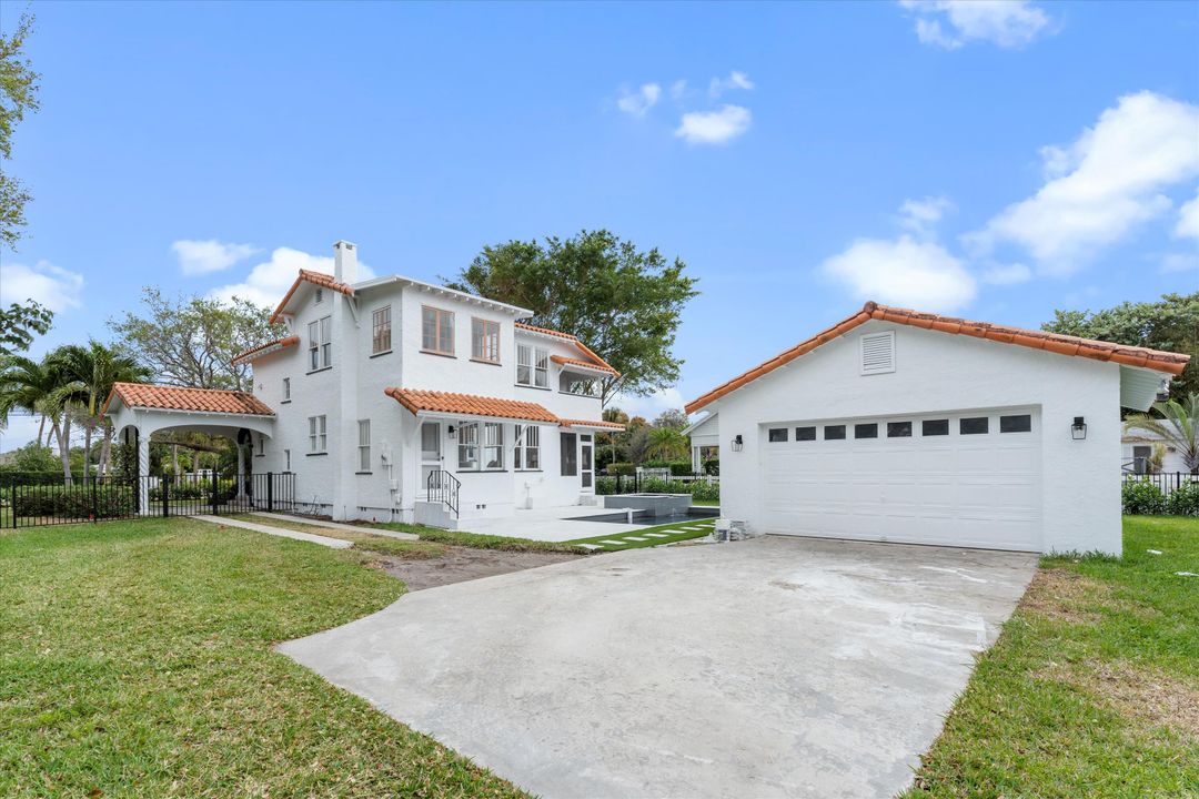 Active With Contract: $2,950,000 (4 beds, 4 baths, 2398 Square Feet)