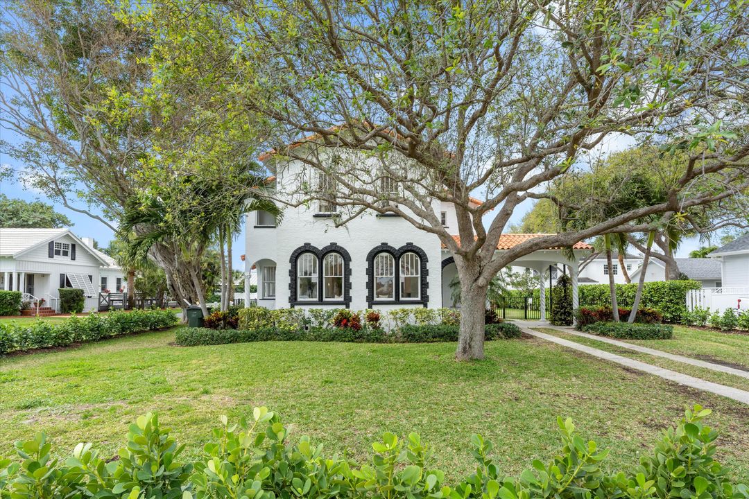 Active With Contract: $2,950,000 (4 beds, 4 baths, 2398 Square Feet)