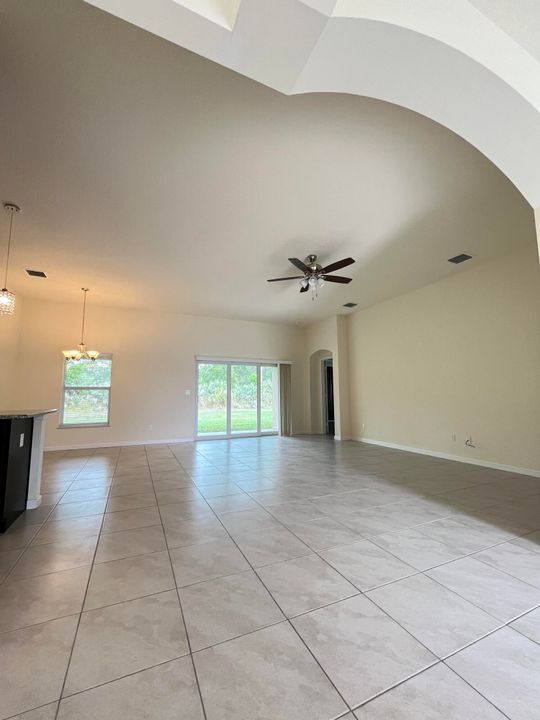 Active With Contract: $2,600 (3 beds, 3 baths, 2190 Square Feet)