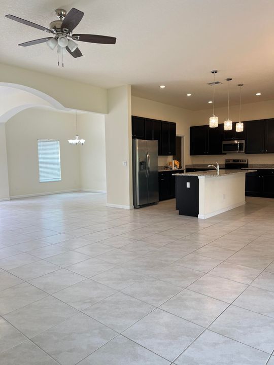 Active With Contract: $2,600 (3 beds, 3 baths, 2190 Square Feet)