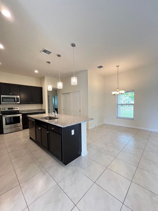 Active With Contract: $2,600 (3 beds, 3 baths, 2190 Square Feet)