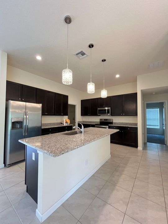 Active With Contract: $2,600 (3 beds, 3 baths, 2190 Square Feet)