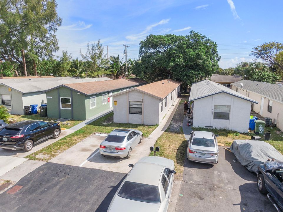 Recently Sold: $425,000 (4 beds, 3 baths, 1350 Square Feet)
