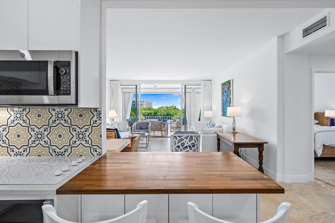 Active With Contract: $1,470,000 (2 beds, 2 baths, 1168 Square Feet)