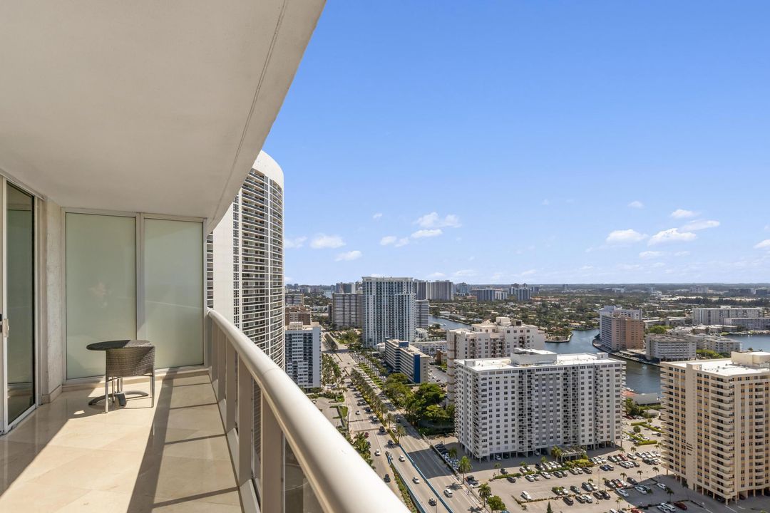 Active With Contract: $775,000 (2 beds, 1 baths, 1086 Square Feet)