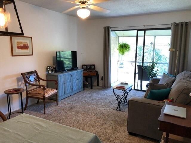 For Rent: $2,000 (1 beds, 1 baths, 650 Square Feet)