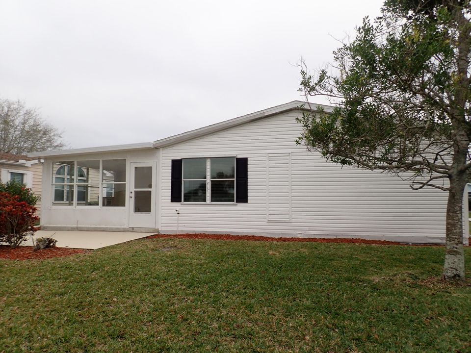 Active With Contract: $164,900 (2 beds, 2 baths, 1299 Square Feet)