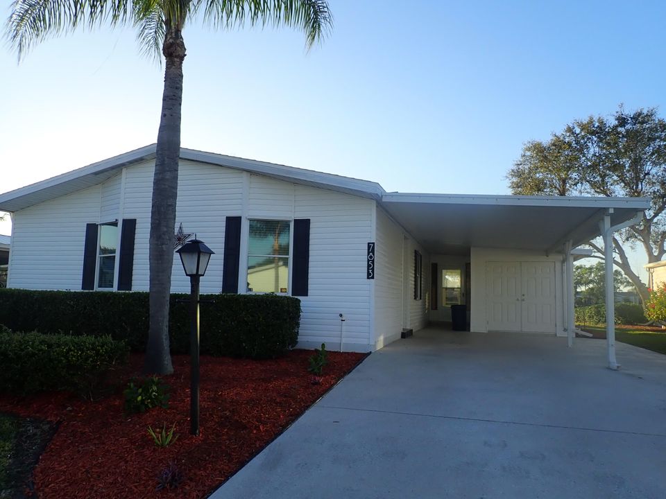 Active With Contract: $164,900 (2 beds, 2 baths, 1299 Square Feet)