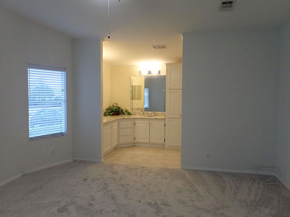 Active With Contract: $164,900 (2 beds, 2 baths, 1299 Square Feet)