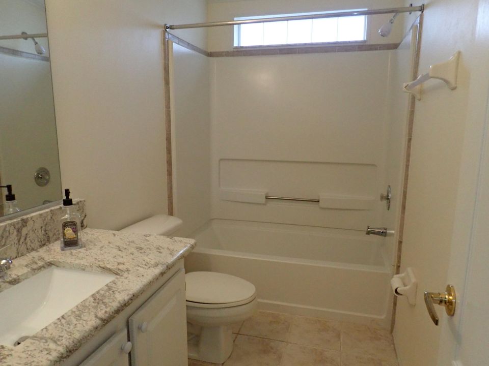 Active With Contract: $164,900 (2 beds, 2 baths, 1299 Square Feet)