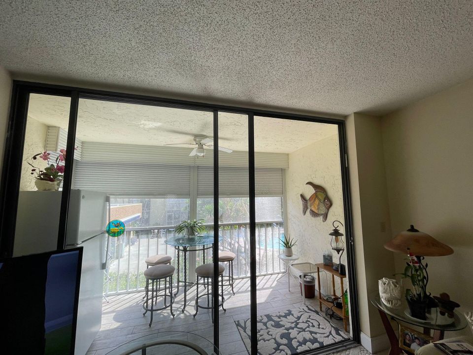For Sale: $230,000 (2 beds, 2 baths, 954 Square Feet)