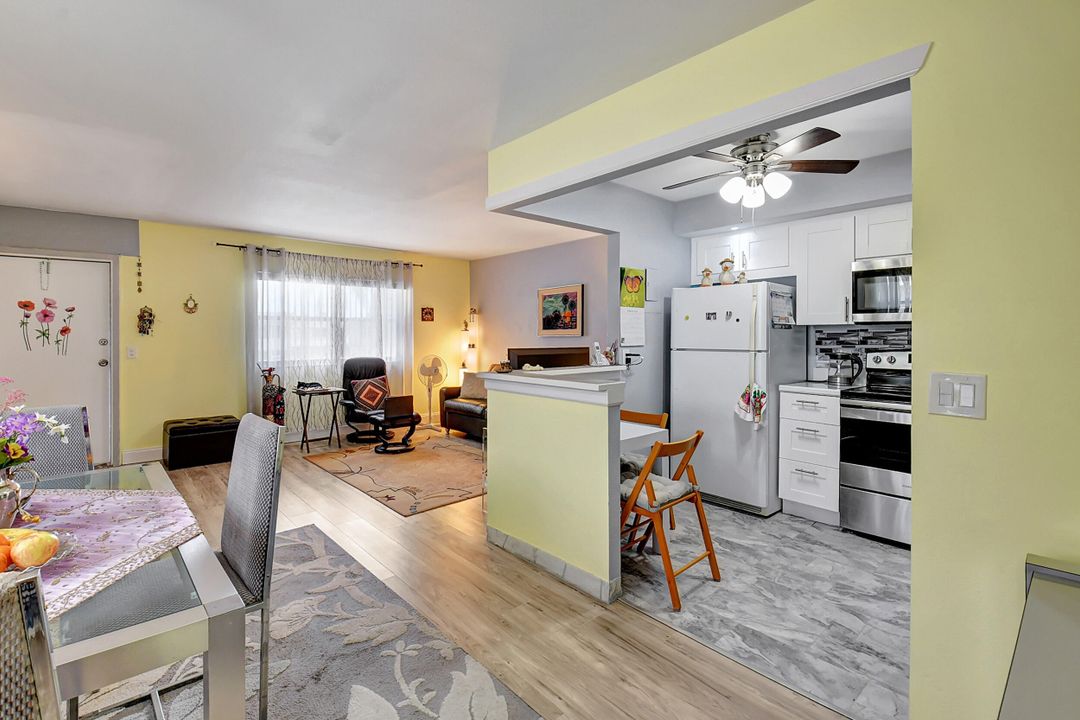 For Sale: $110,000 (1 beds, 1 baths, 726 Square Feet)