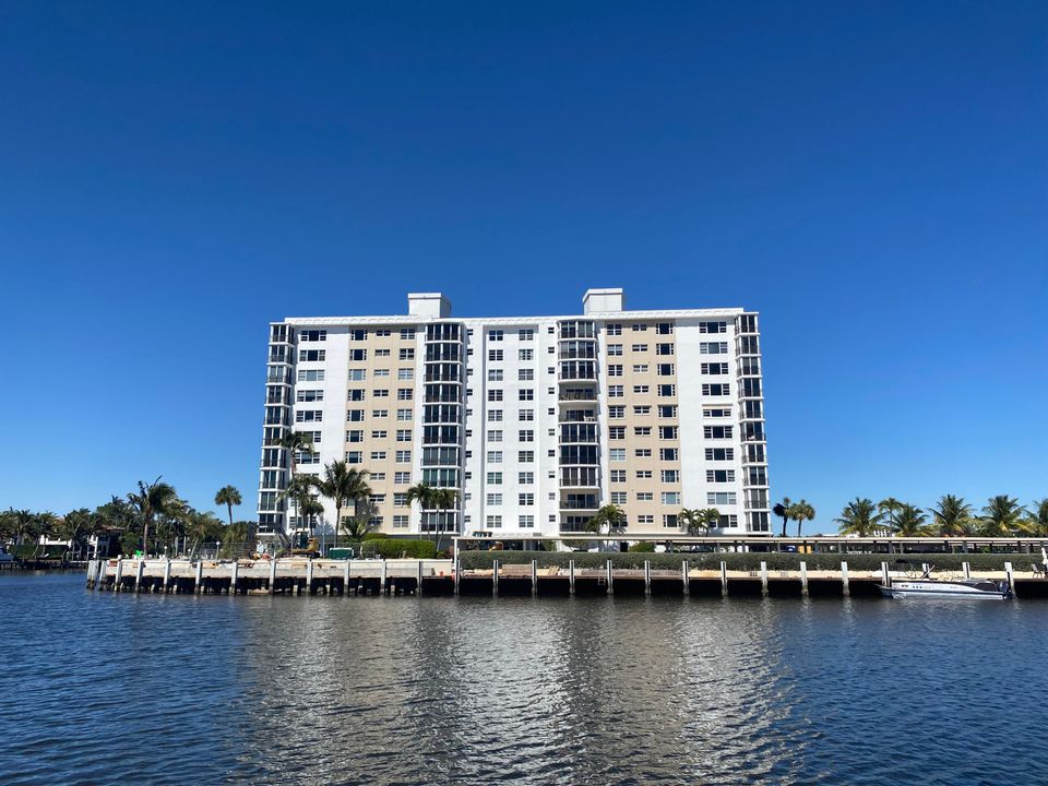 Recently Sold: $1,295,000 (2 beds, 2 baths, 1729 Square Feet)
