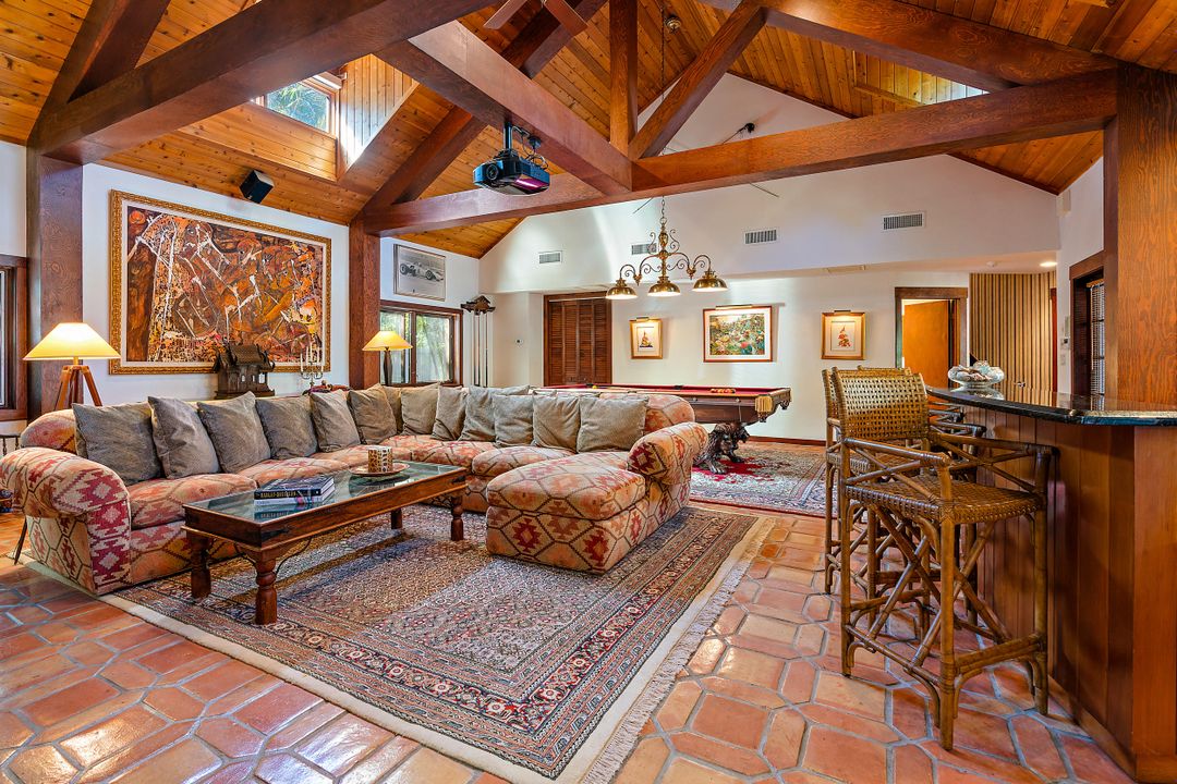 Activo con contrato: $4,750,000 (5 camas, 5 baños, 6174 Pies cuadrados)