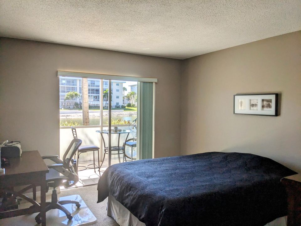 For Sale: $129,900 (1 beds, 1 baths, 744 Square Feet)