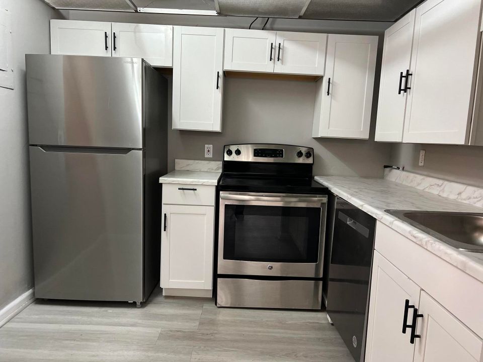 For Sale: $87,999 (1 beds, 1 baths, 720 Square Feet)