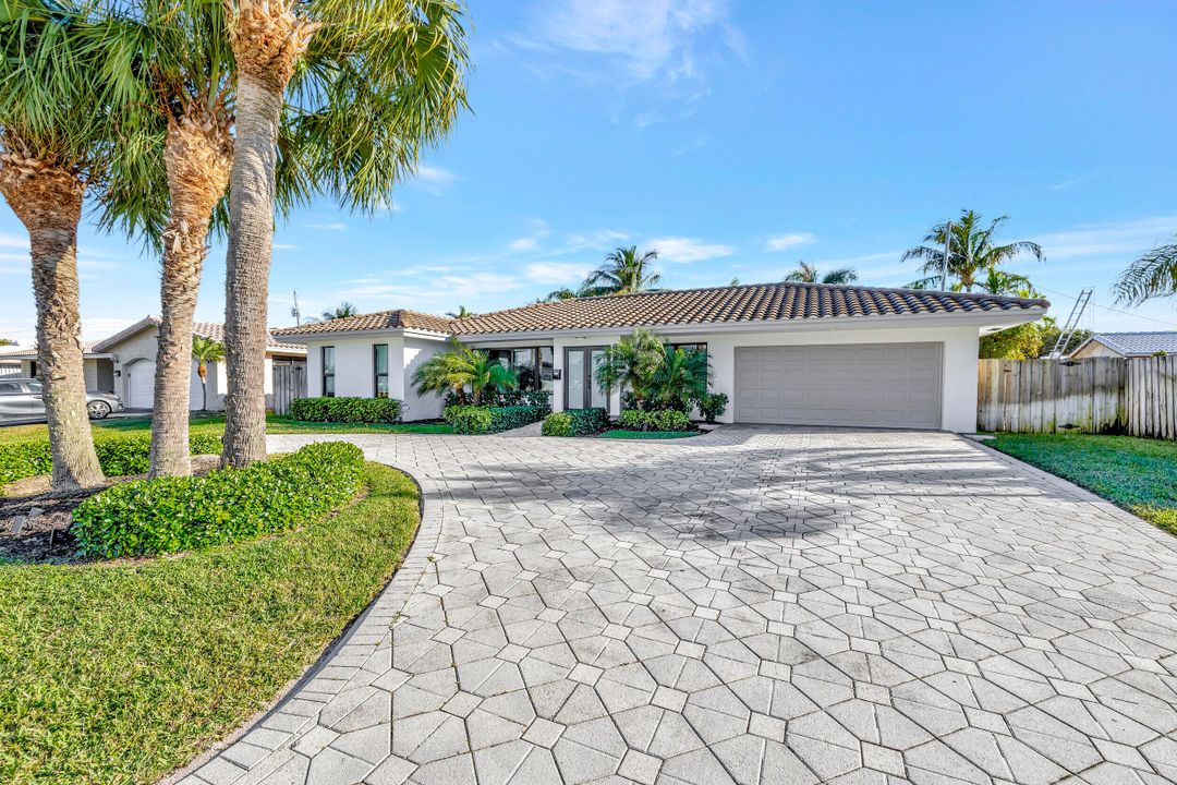 Recently Sold: $1,400,000 (4 beds, 2 baths, 2375 Square Feet)