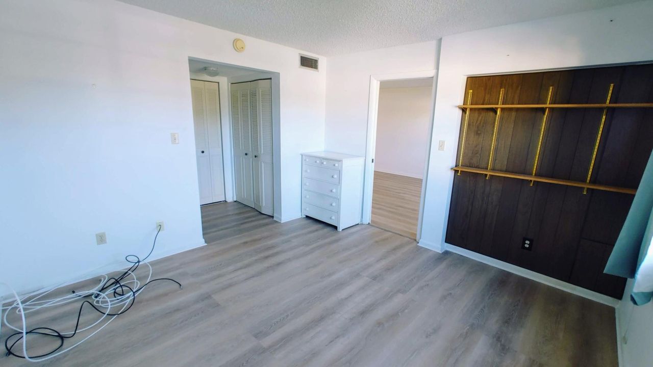 For Sale: $145,000 (2 beds, 1 baths, 1014 Square Feet)