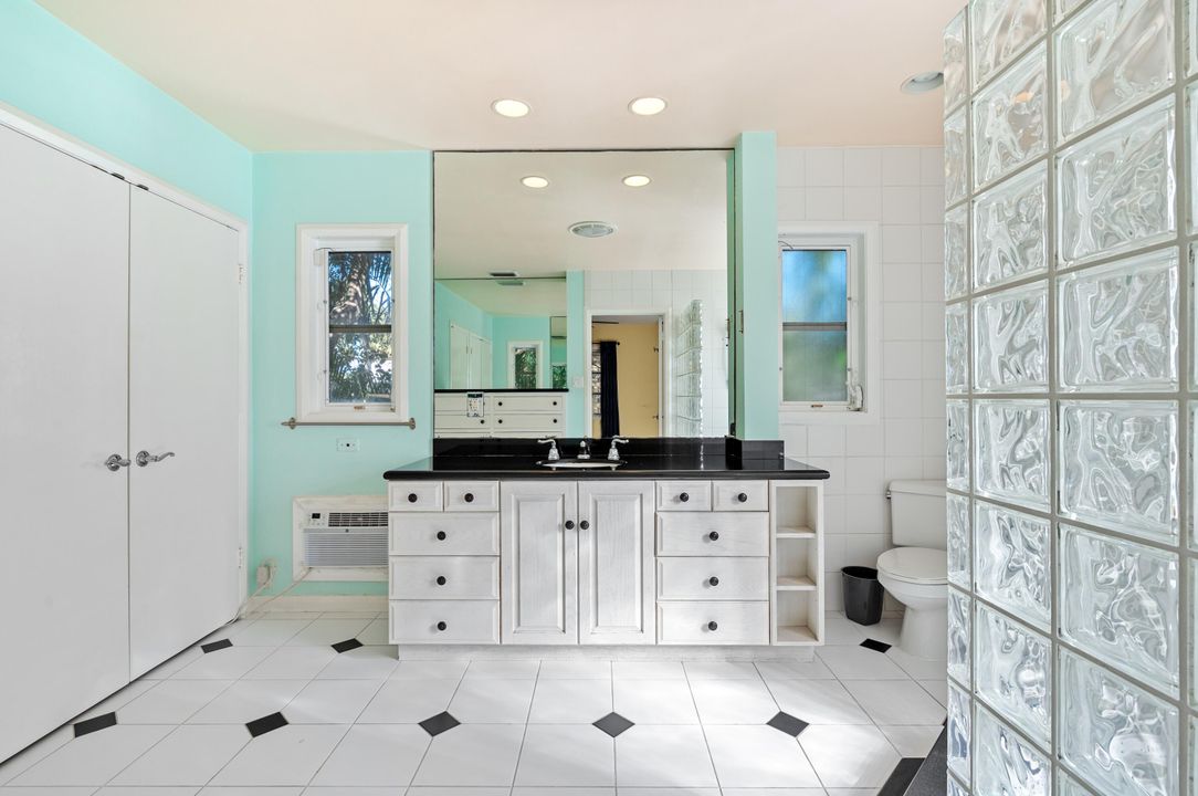 Active With Contract: $1,450,000 (2 beds, 2 baths, 1423 Square Feet)