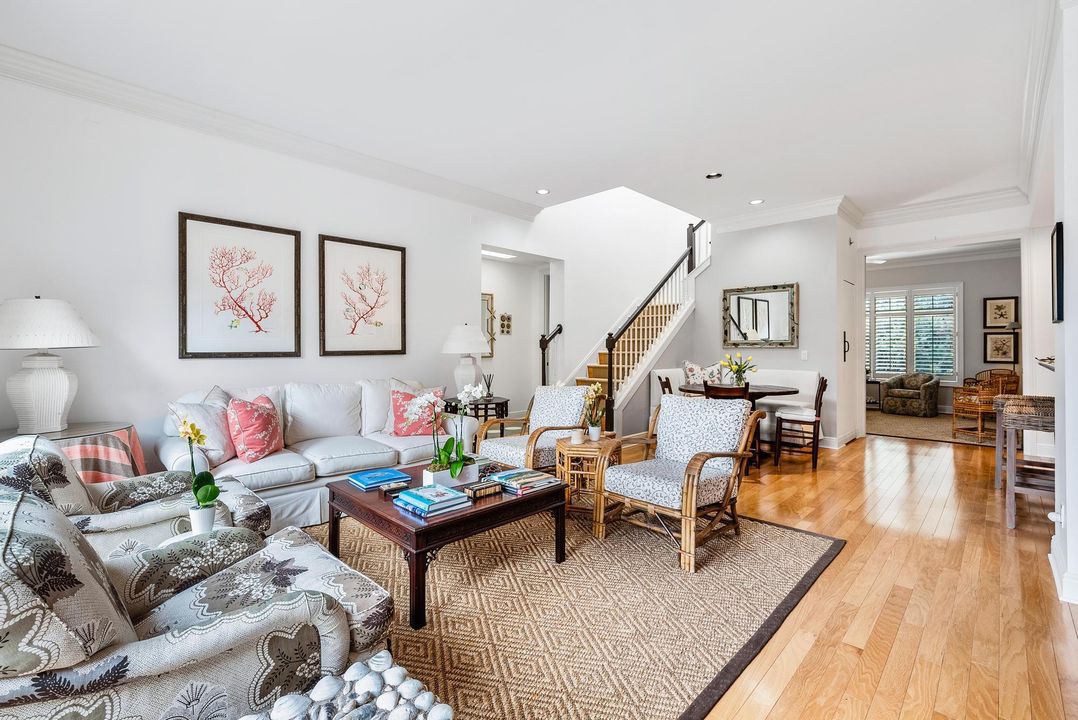 Active With Contract: $2,000,000 (4 beds, 3 baths, 2640 Square Feet)