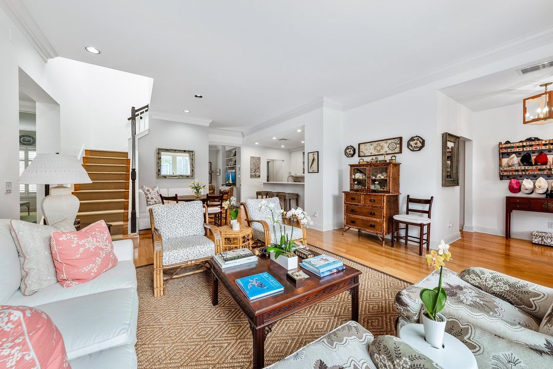 Active With Contract: $2,000,000 (4 beds, 3 baths, 2640 Square Feet)