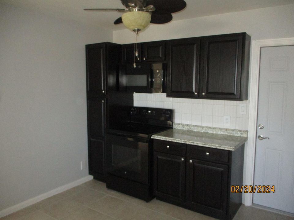 Active With Contract: $2,000 (2 beds, 1 baths, 2599 Square Feet)