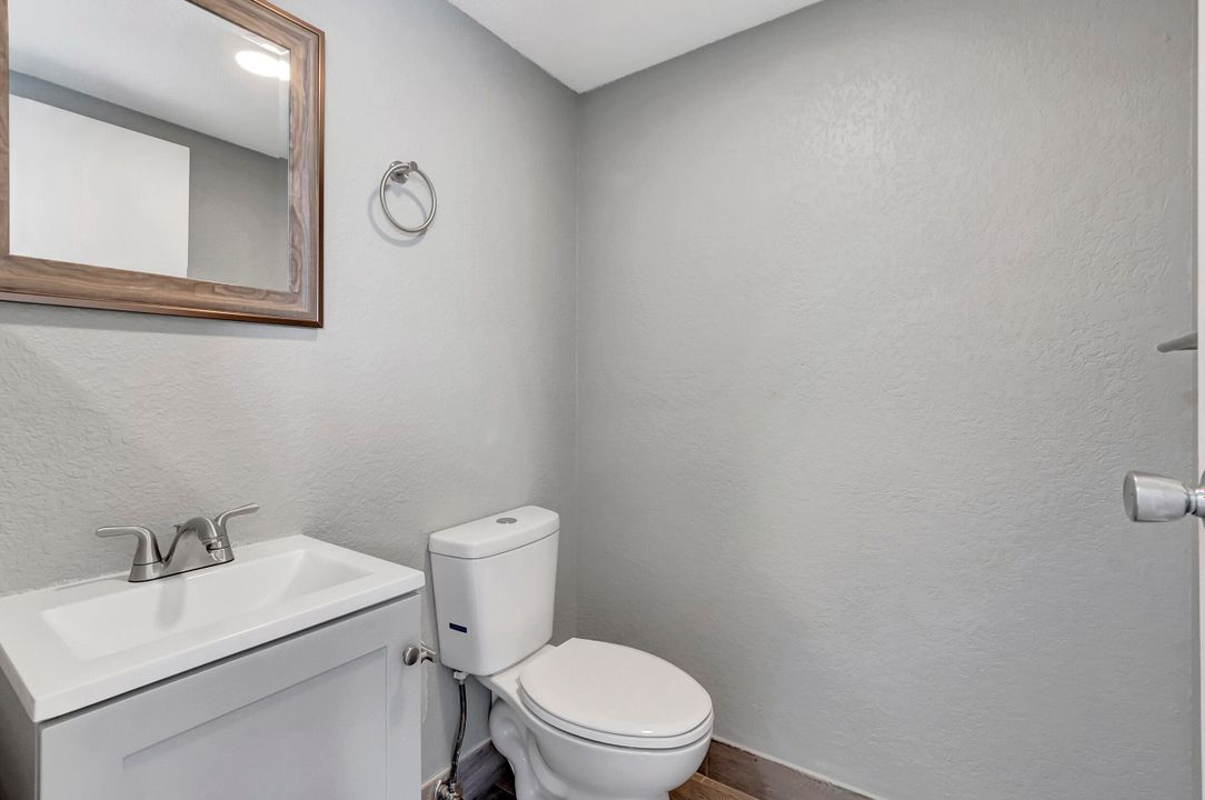 Active With Contract: $134,500 (1 beds, 1 baths, 726 Square Feet)