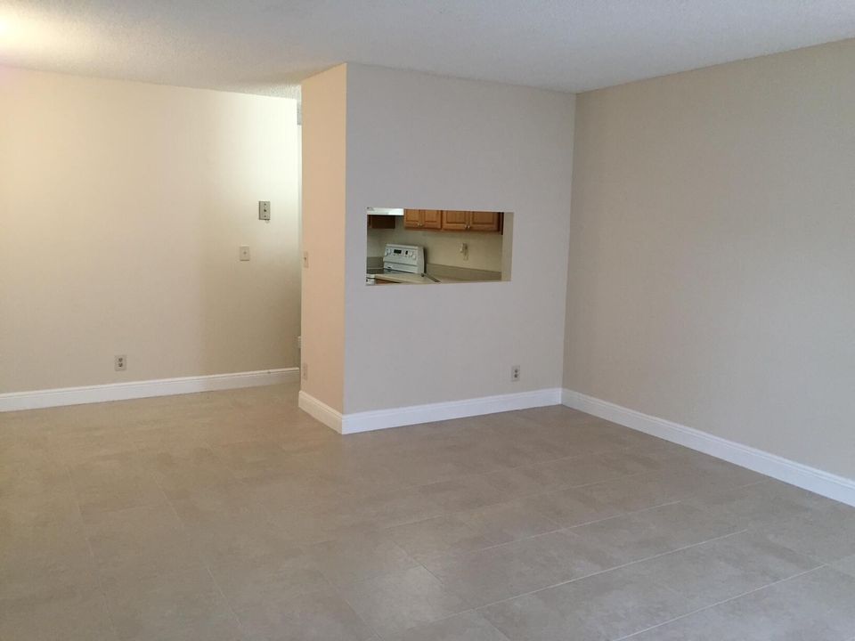 Active With Contract: $1,750 (2 beds, 2 baths, 768 Square Feet)