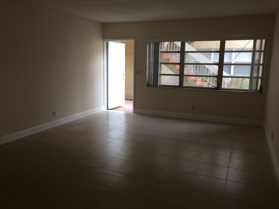 Active With Contract: $1,750 (2 beds, 2 baths, 768 Square Feet)