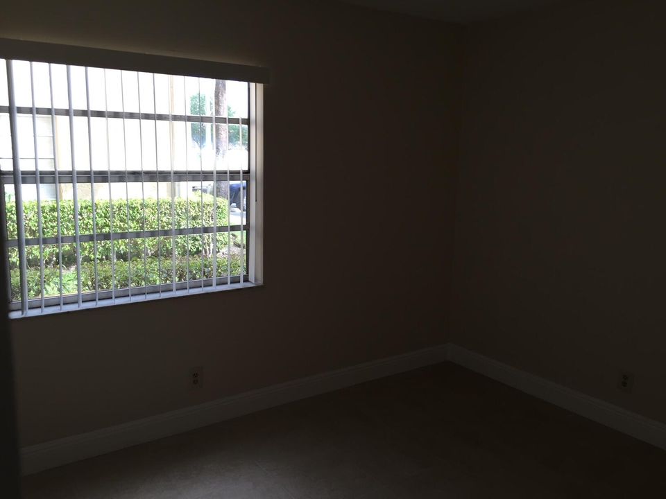 Active With Contract: $1,750 (2 beds, 2 baths, 768 Square Feet)